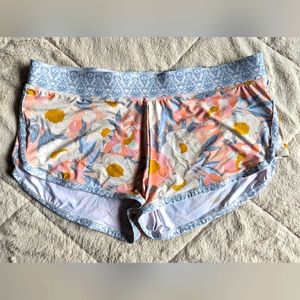 Body Glove shorts. Size L.
